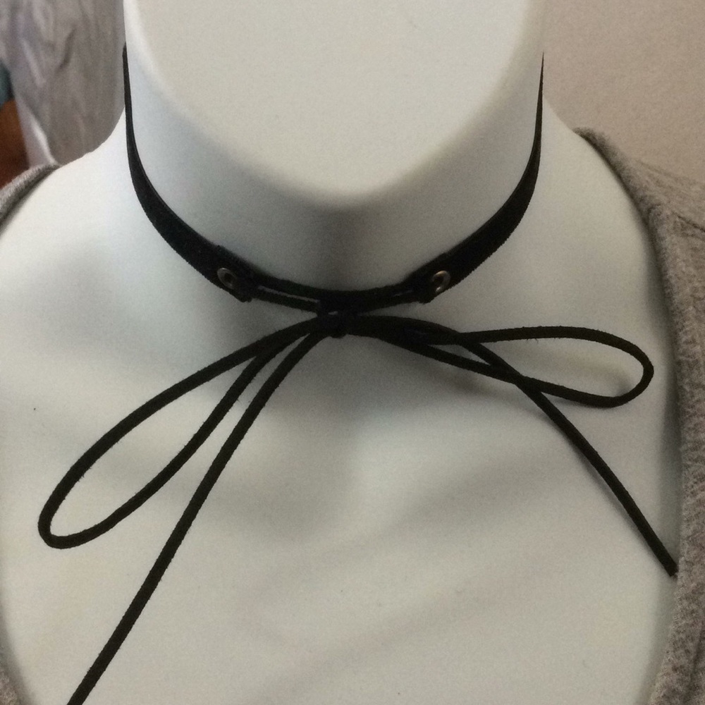 5 bowtie chokers